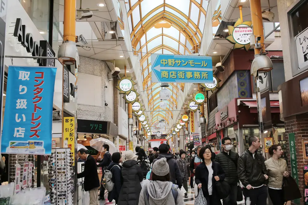 How to Navigate Japan’s Traditional Markets and Shopping Streets