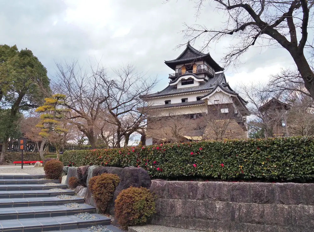 Historical Japan: Castles, Temples, and Shrines: Delving into Japan’s rich history through its iconic castles, temples, and shrines.