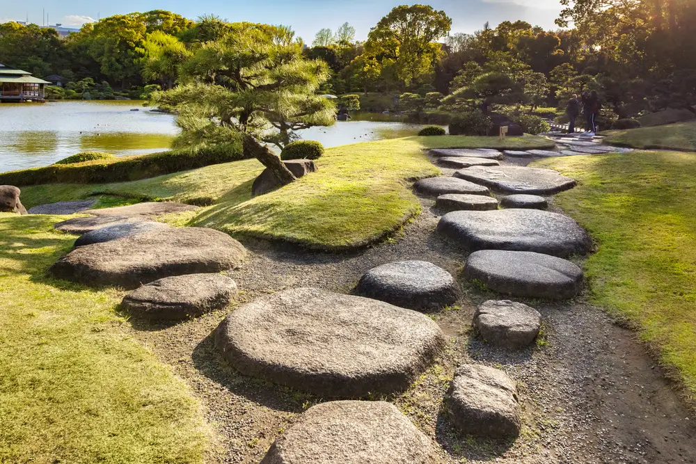 Exploring Tokyo’s Hidden Gems – Uncovering lesser-known attractions and local favorites in Tokyo